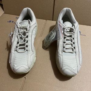 Size 10 Nike tailwind IV sand trap